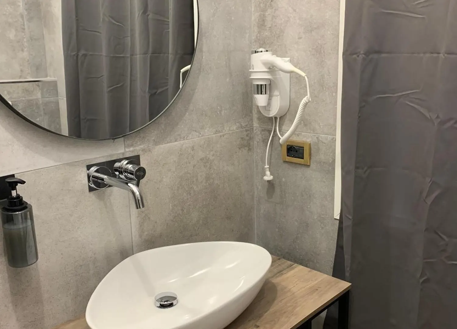 Penzion Riva Reno 4 Rooms Boloňa